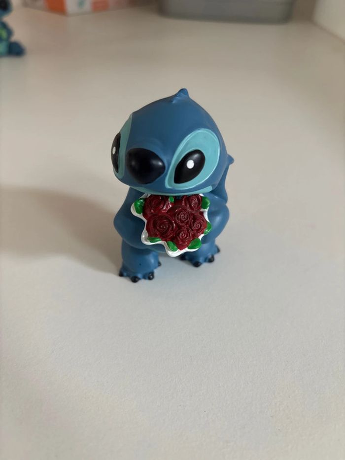 Figurine stitch showcase