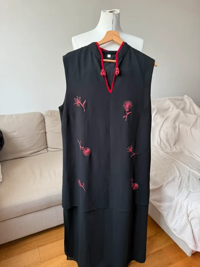 Jolie robe 48/4XL noire