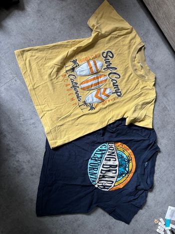 Lot 2 tee shirts 8 ans 