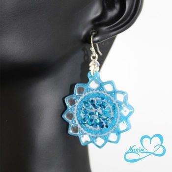 Boucles d'oreilles en résine bleues 💮