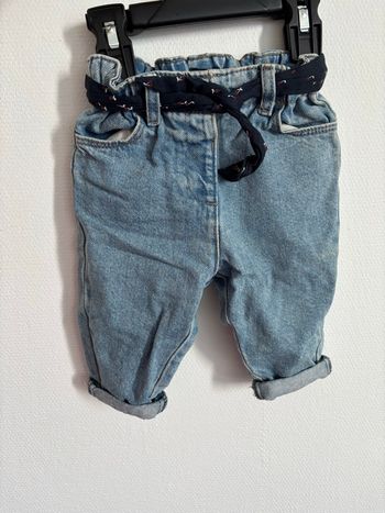 Jean bleu ciel avec petite ceinture 