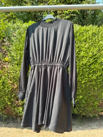 Robe noire longue manches transparentes – Marque Shein