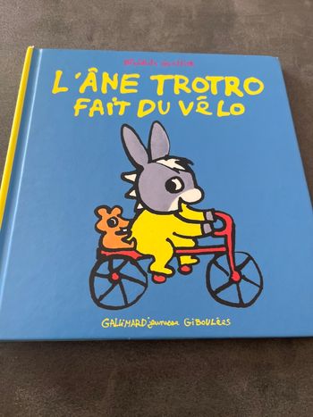 Livre bébé l’âne trotro fait du vélo 