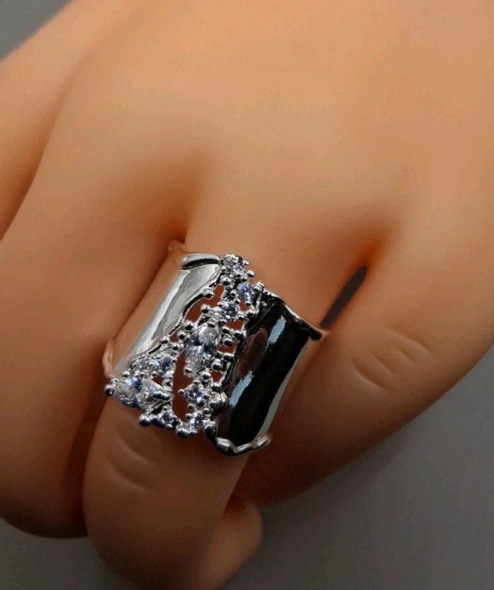 neuf idéal cadeau a tout petit prix  bague argent 925 + zircons   taille 8 = France 57 = 18.1 mm - photo numéro 4