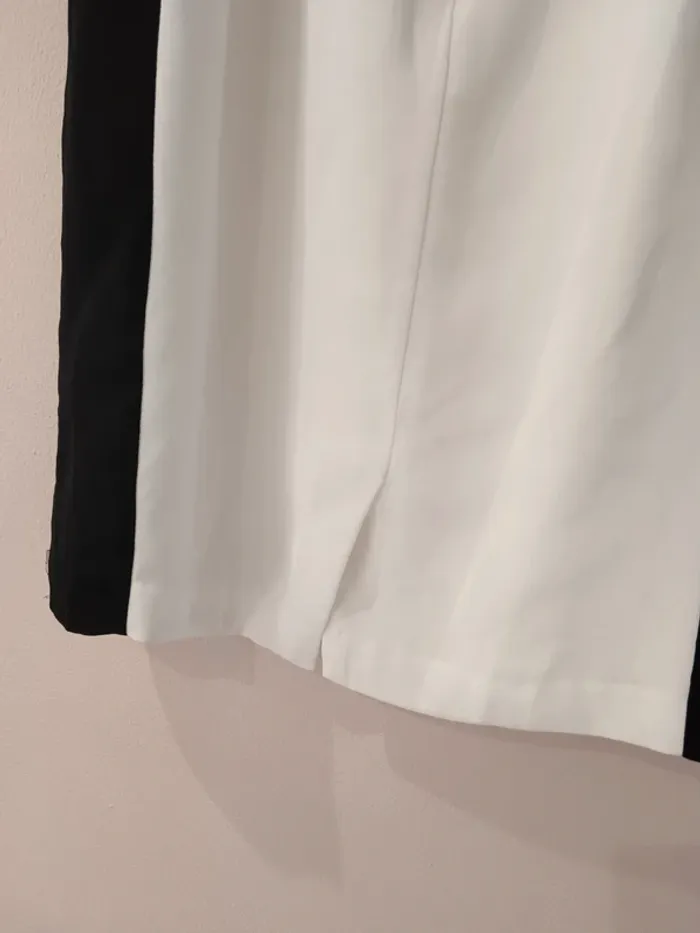 Robe bicolore noir et blanc Taille M - photo numéro 5