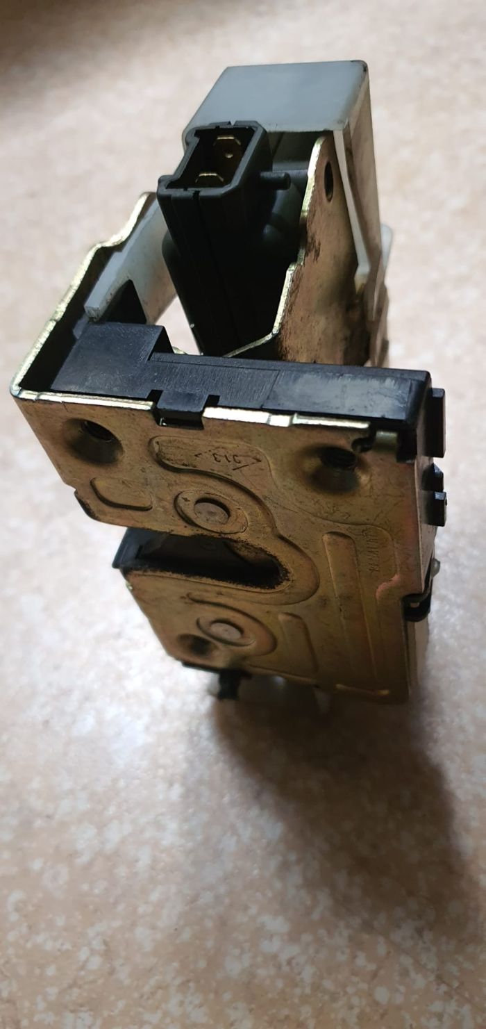 Serrure arriére coter conducteur