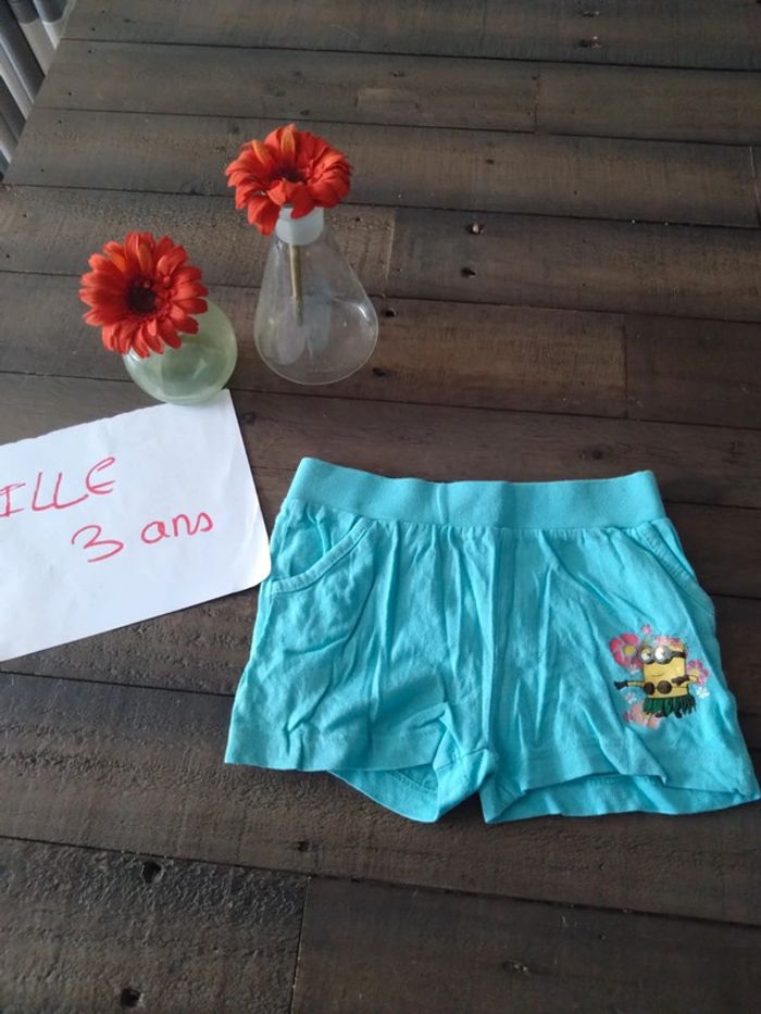 Short bleu fille 3 ans dispicable me