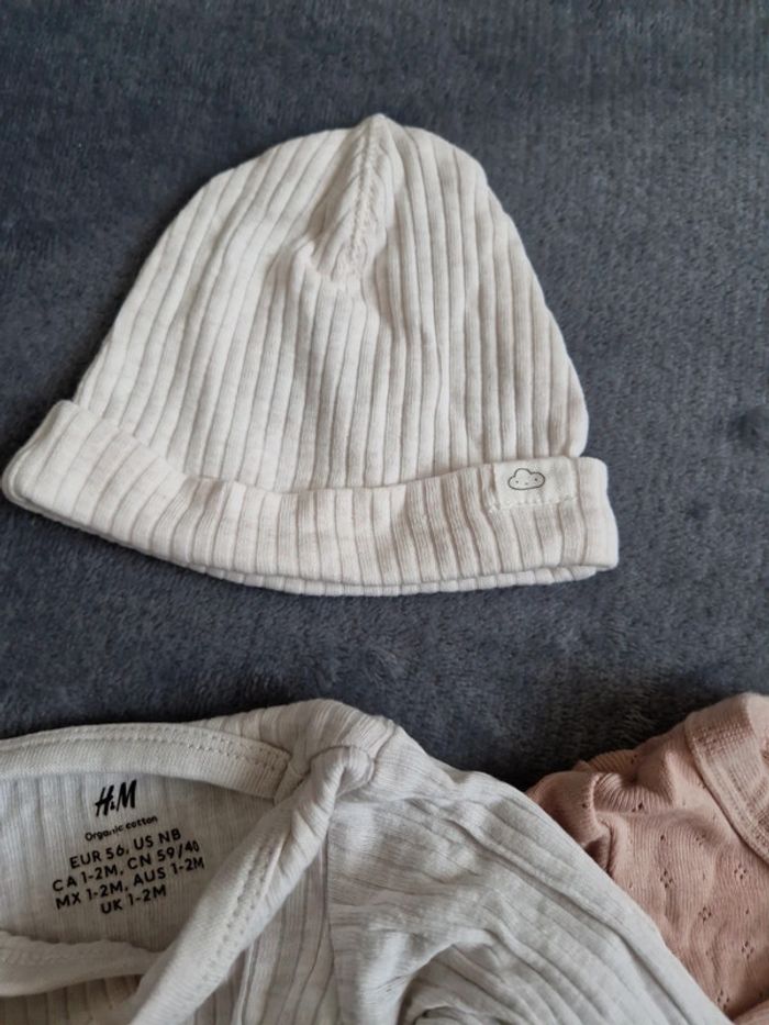 Lot 4 bodies 1-2mois 56cm très bon état H&M - photo numéro 12
