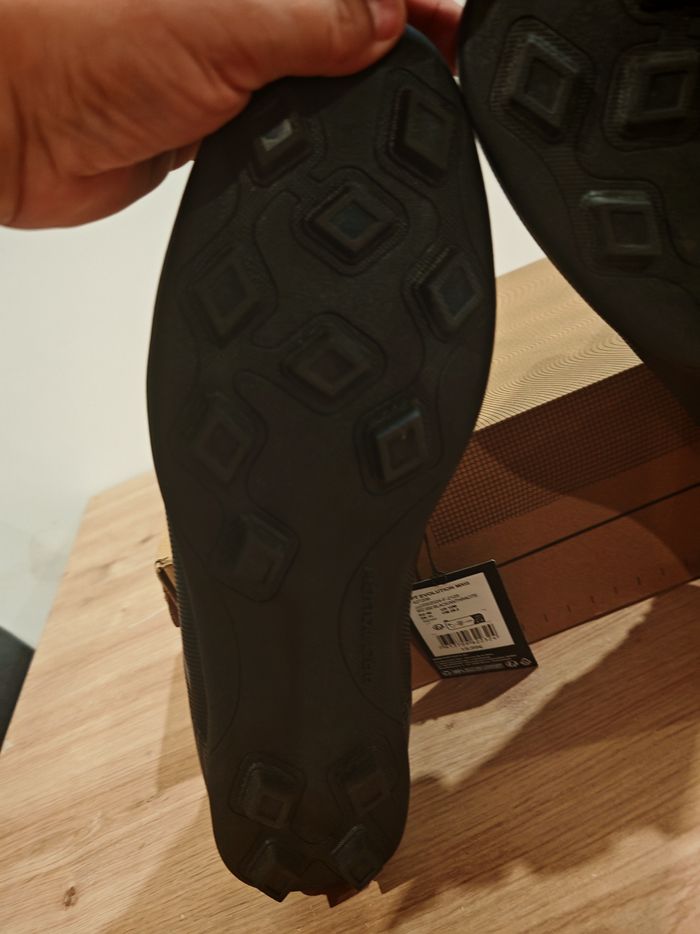 Chaussures de football homme taille 46 - photo numéro 9