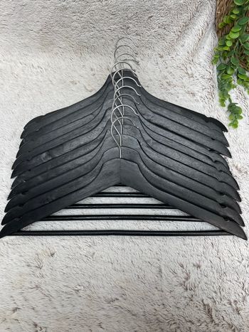 Lot de 11 cintres en bois noir - IKEA 