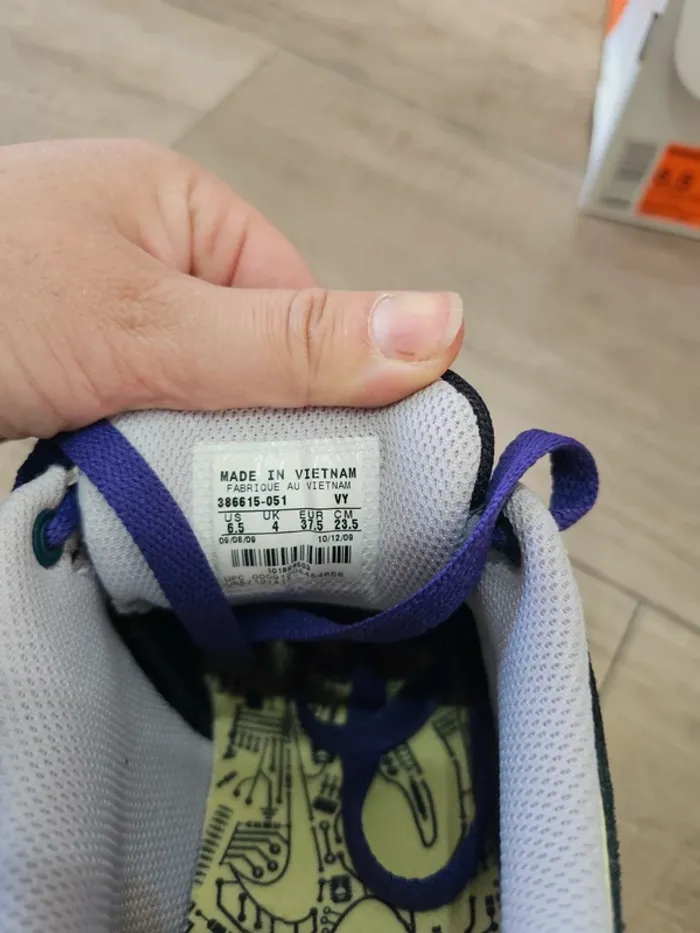 Très belles Nike Air Mogan 2, noirpurple, pointure 37,5 - photo numéro 7