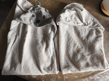Lot 2 capes de bain bébé mixte