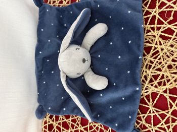 Doudou lapin bleu étoiles Kiabi