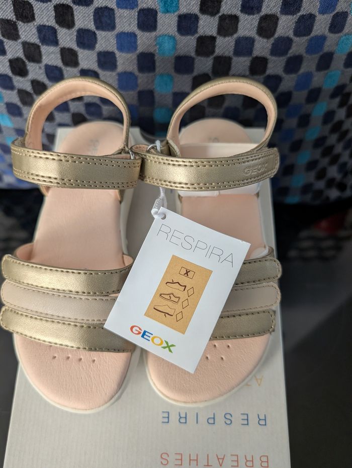 Sandales d'été fille. Taille 26. Neuf. Geox - photo numéro 4