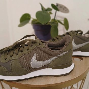 Baskets Nike Internationalist kaki taille 37.5