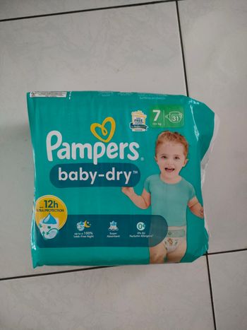 31 couches Pampers taille 7