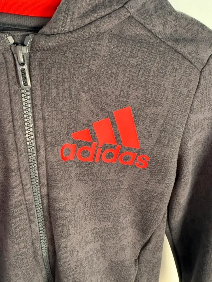 Gilet à capuche gris et rouge Adidas garçon 9/10 ans - photo numéro 2