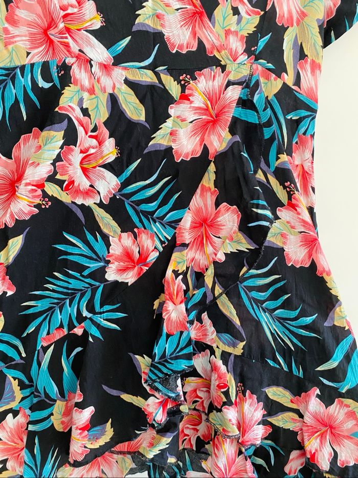 Robe noire à fleurs - photo numéro 3