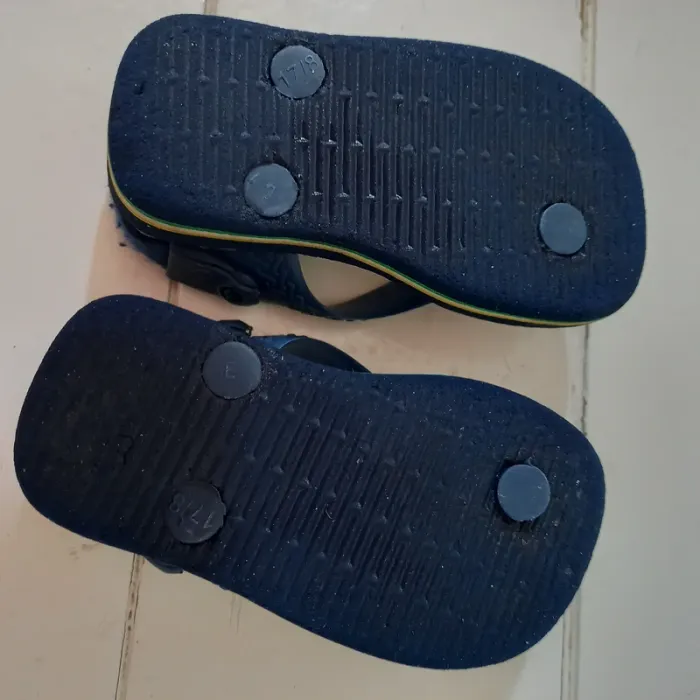 Paire de Tongs Havaianas 17-18 - photo numéro 3