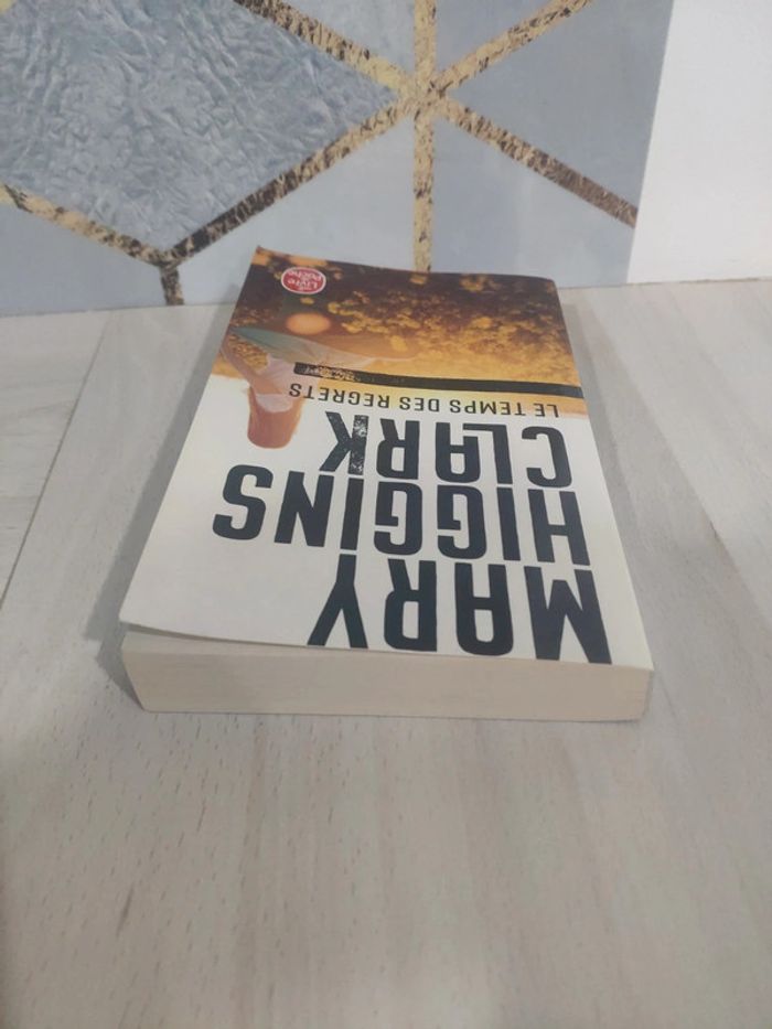 Livre poche le temps des regrets Mary Higgins Clark - photo numéro 4