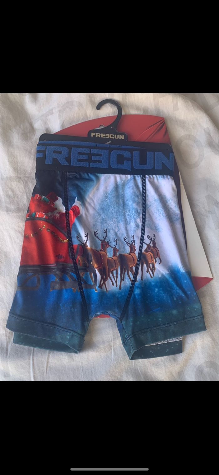 Boxer freegun taille16ans neuf avec pochette cadeau