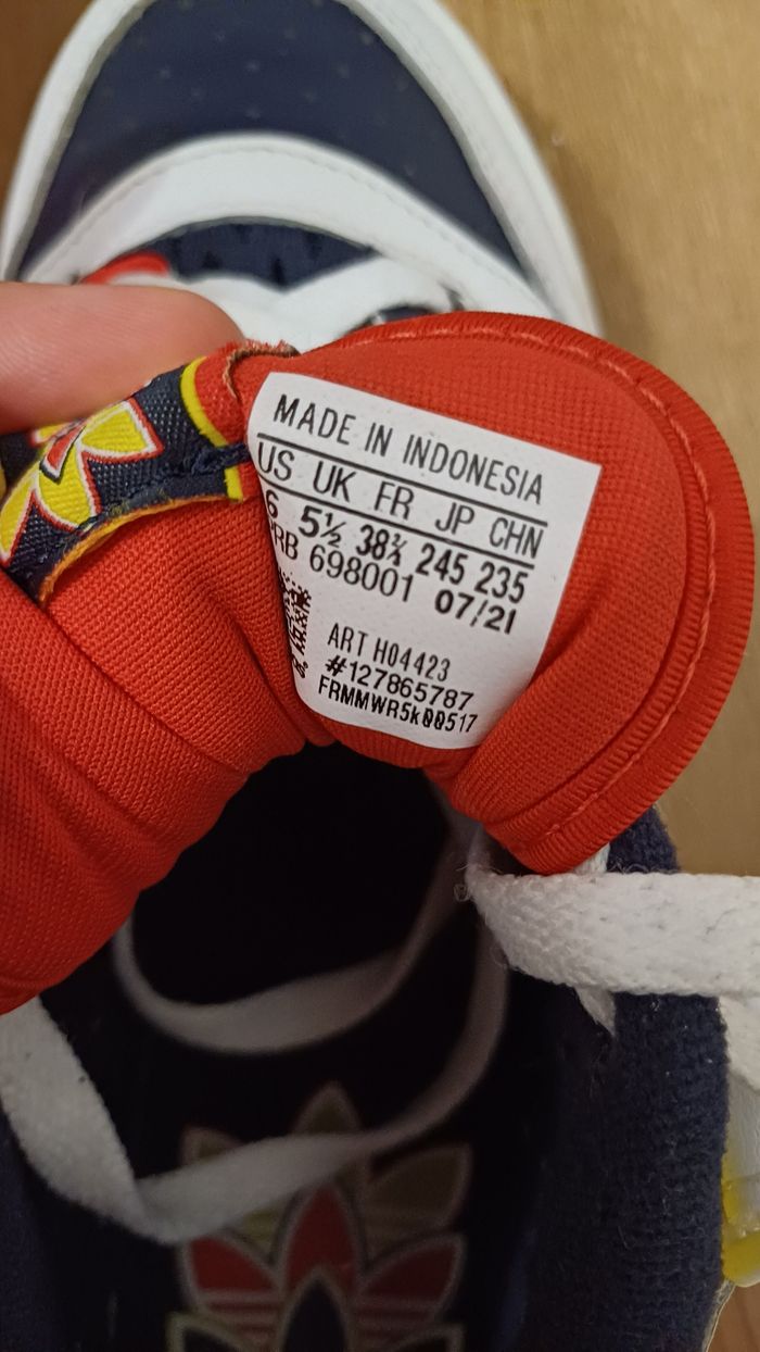Basket Adidas original taille 38 et 2/3 - photo numéro 9