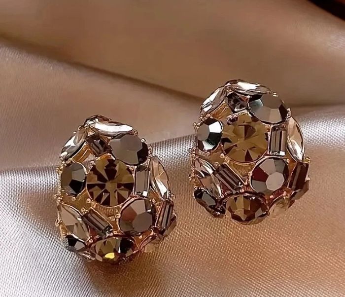🌼Boucles d’oreilles serties de cristaux🌼