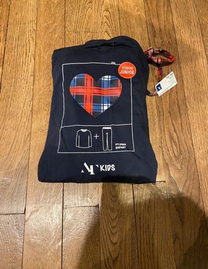 Pyjama de Noël neuf 10/12 ans - photo numéro 4