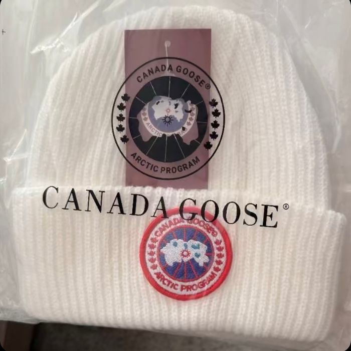 Bonnet Canada goose