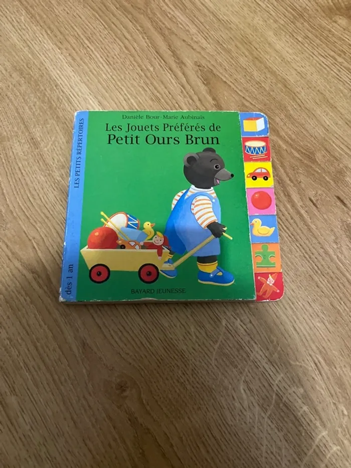 Livre petit ours brun