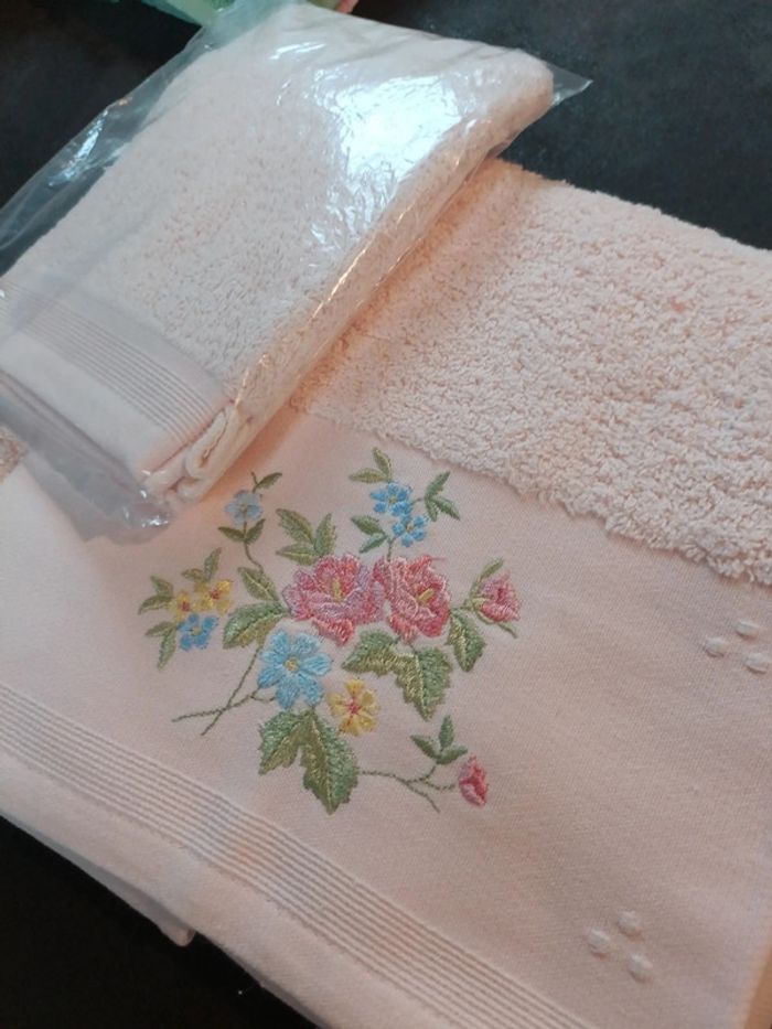 Serviette gants rose becquet