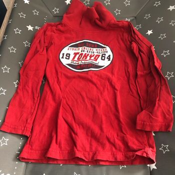 T-shirt col roulé, tape-à-l’œil rouge 5 ans