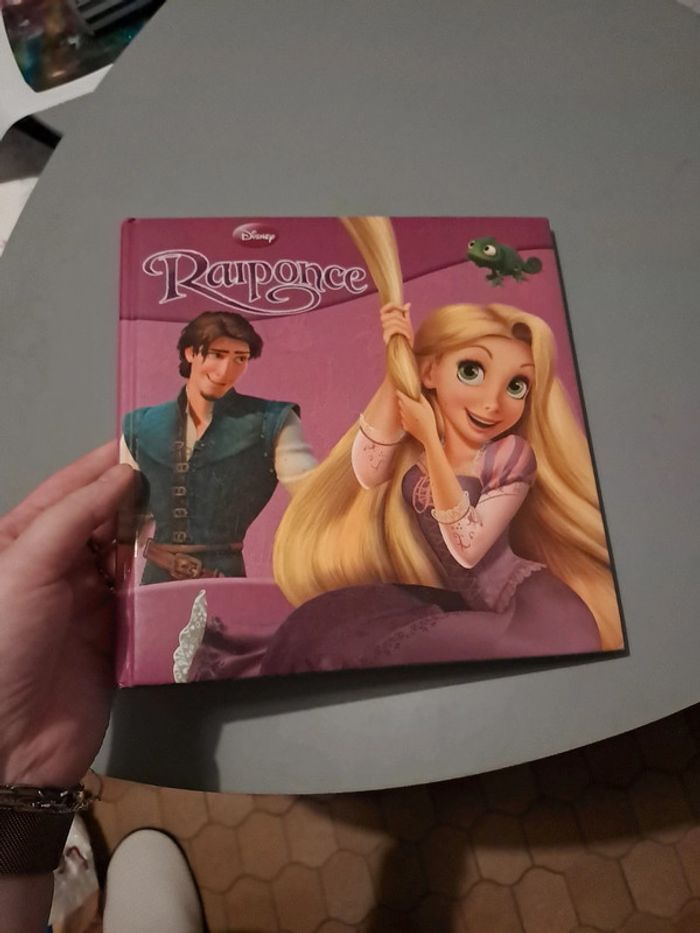 Livre disney princesse Raiponce