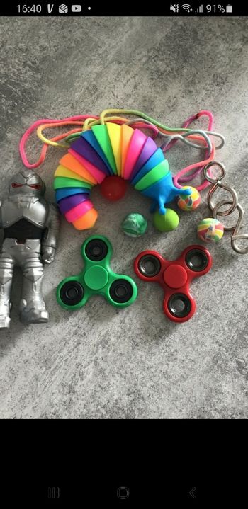 Divers jeux fidget à manipuler enfants