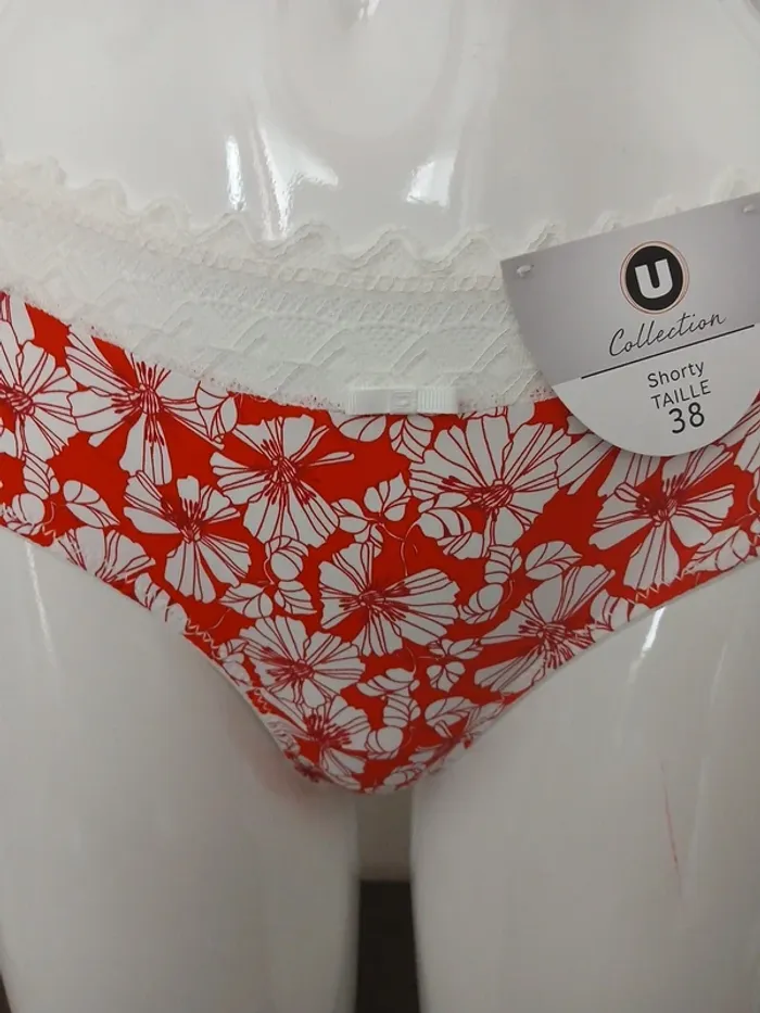 Shorty rouge fleuri 38 - photo numéro 2