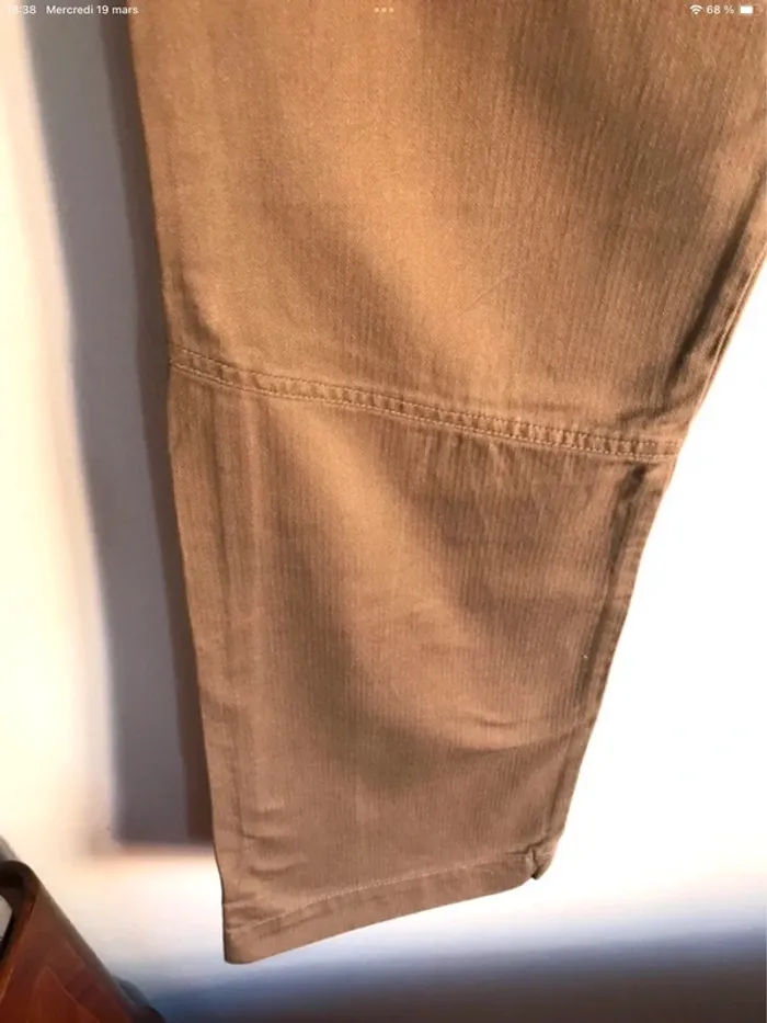 Jean kaki taupe à surpiqûres roses taille 34 - photo numéro 14