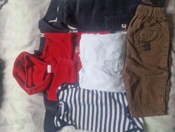 LOT 5 pièces Bébé  9 à 12 Mois