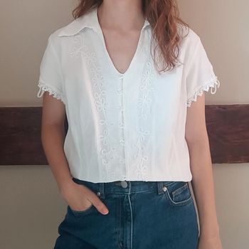 Chemise blanche broderies fleurs La Cotonnière