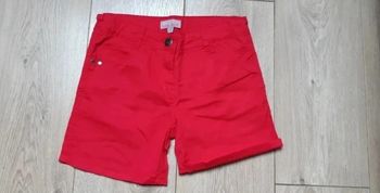Short "lisa rose" rouge 10 ans neuf jamais porté