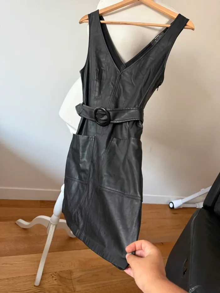 Jolie robe simili cuir S/36 Bershka - photo numéro 2