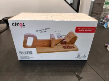Coupe saucisson en bois