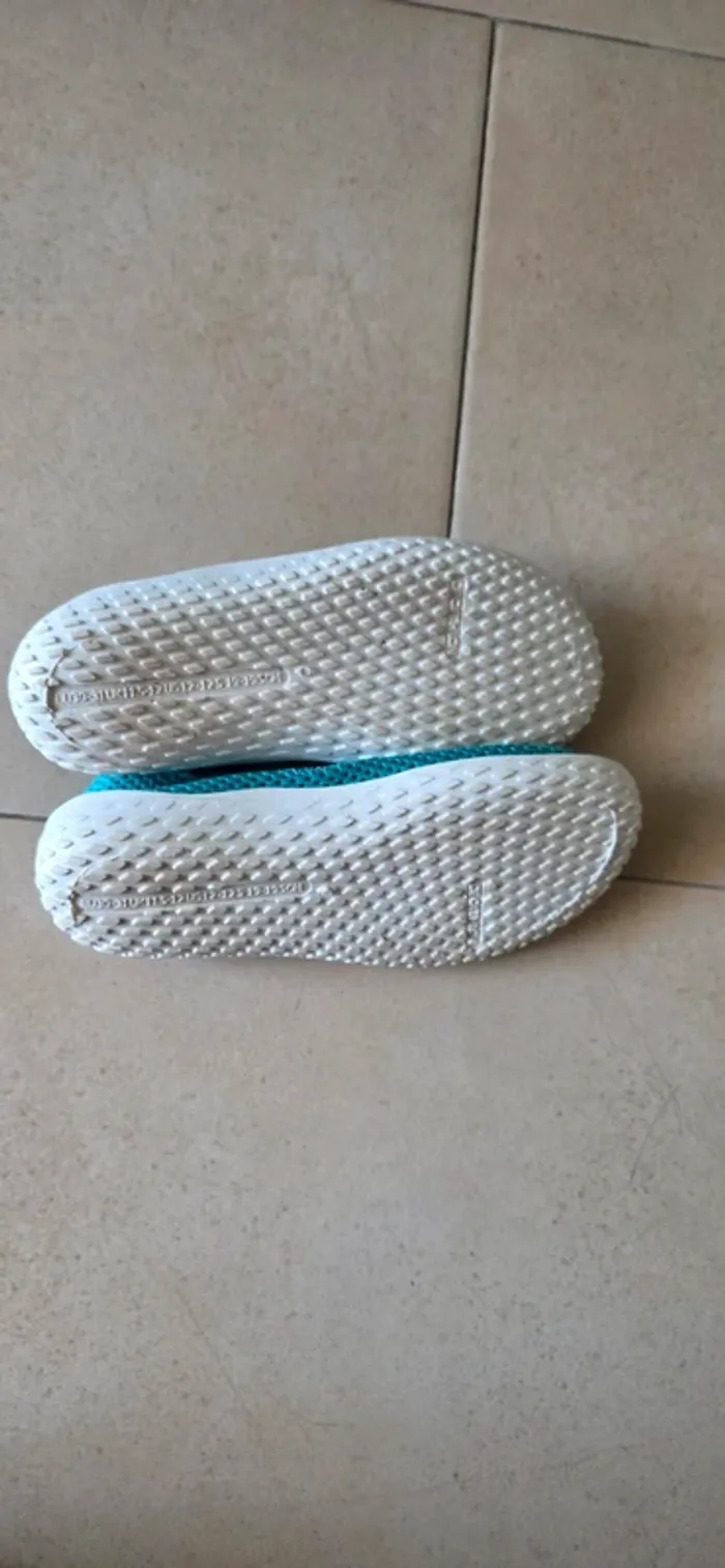 Chaussures aquatiques Decathlon taille 30-31 - photo numéro 2