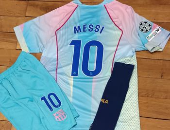 Kit complet football Barcelone taille 12 ans modèle MESSI + patch