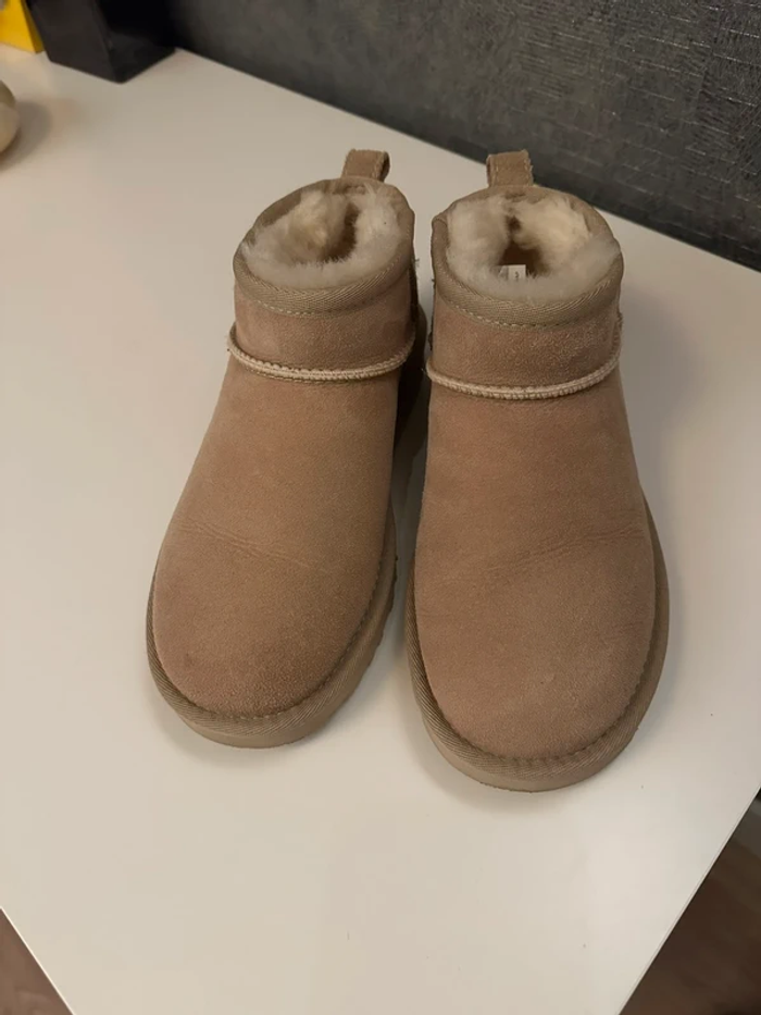 Ugg mini taille 37 - photo numéro 2