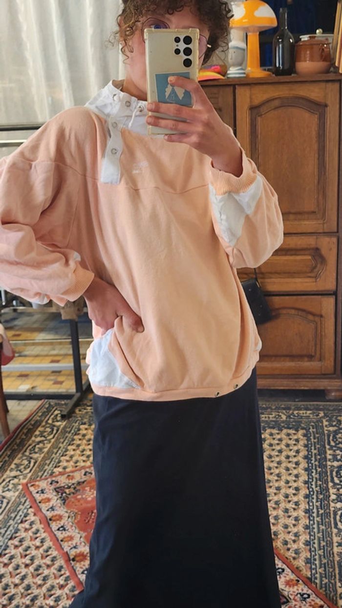 Superbe sweat rose poudré et blanc années 80's 90's en toille coton, taille 38-40 - photo numéro 2