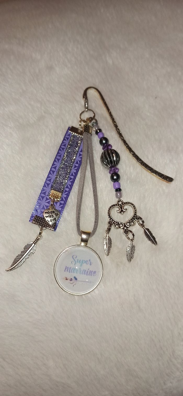 Marque page ou bijoux de sac " Super marraine "