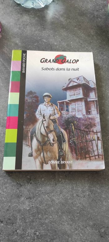 10+ Grand galop - 677 - Sabots dans la nuit