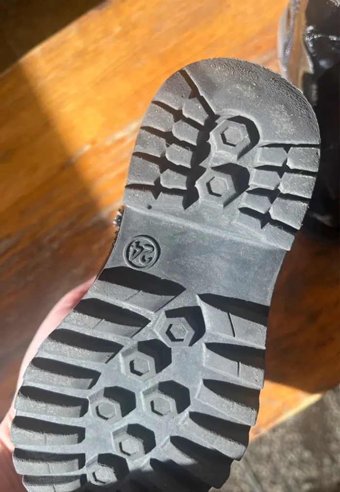 Bottines vernies kiabi taille 24 - photo numéro 3