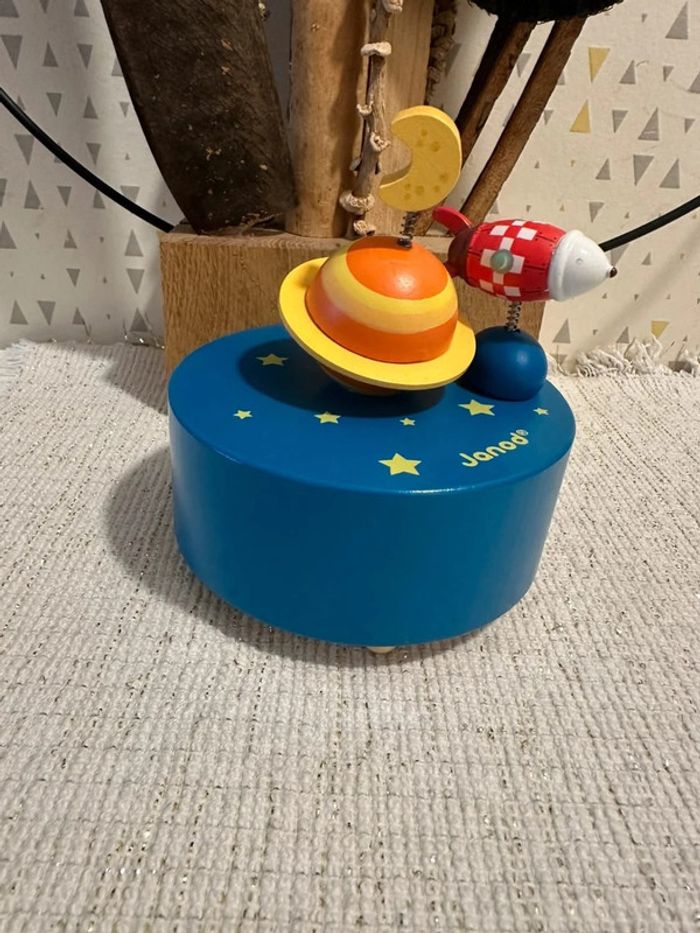 Très belle boîte à musique Janod