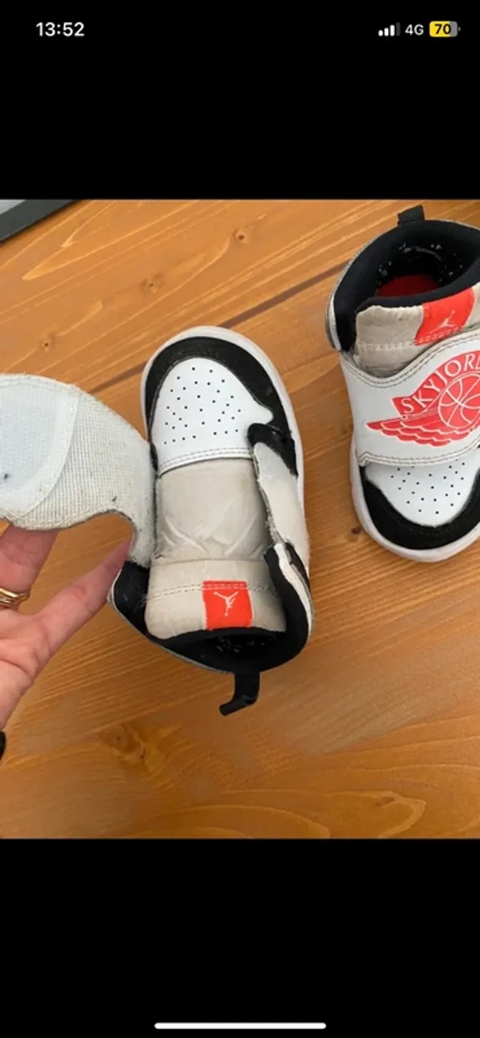 Basket Jordan taille 22 - photo numéro 9